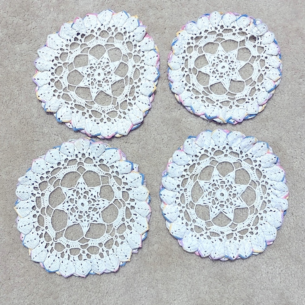 Vintage dollies four round blue yellow pink on tips white